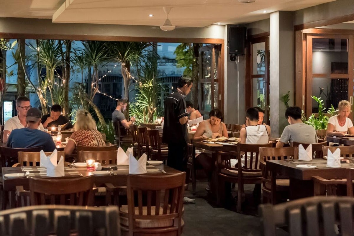 Square Restaurant & Lounge